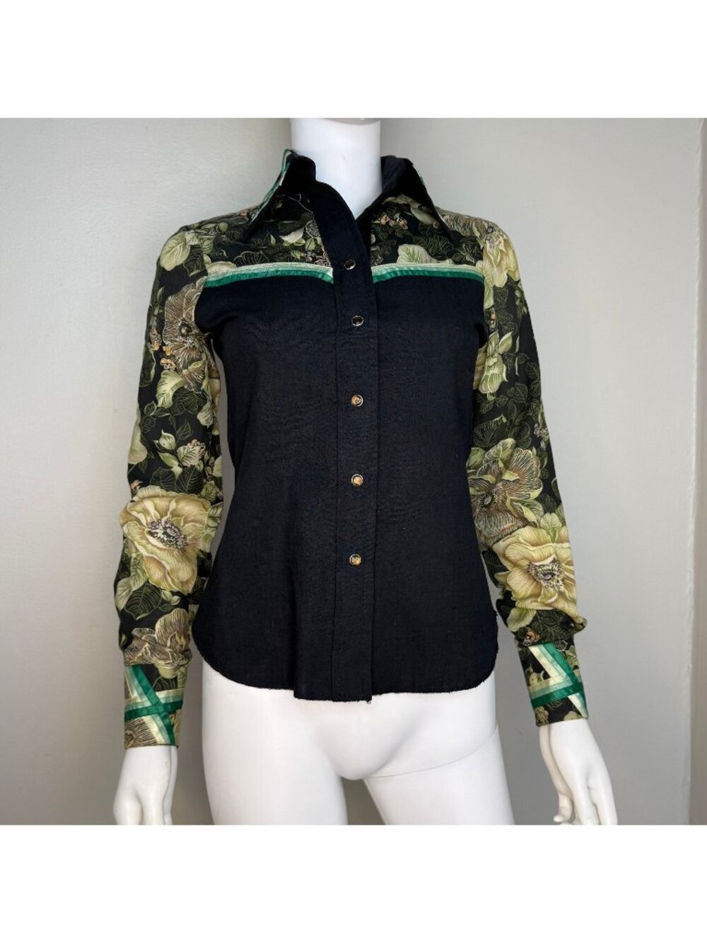 Vintage 1970s Women’s Black and Green Floral Western Shirt, Susan Alamo Size XS